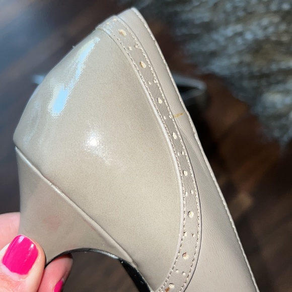 Tahari Womens Size 10 Taupe Heels 👠 - Picture 8 of 14